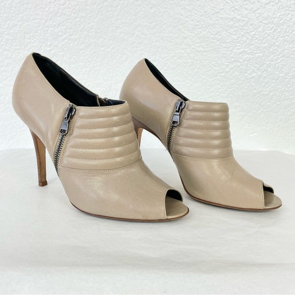 {Manolo Blahnik} Taupe Leather Zippered Peep-Toe Ankle Booties Size 38.5